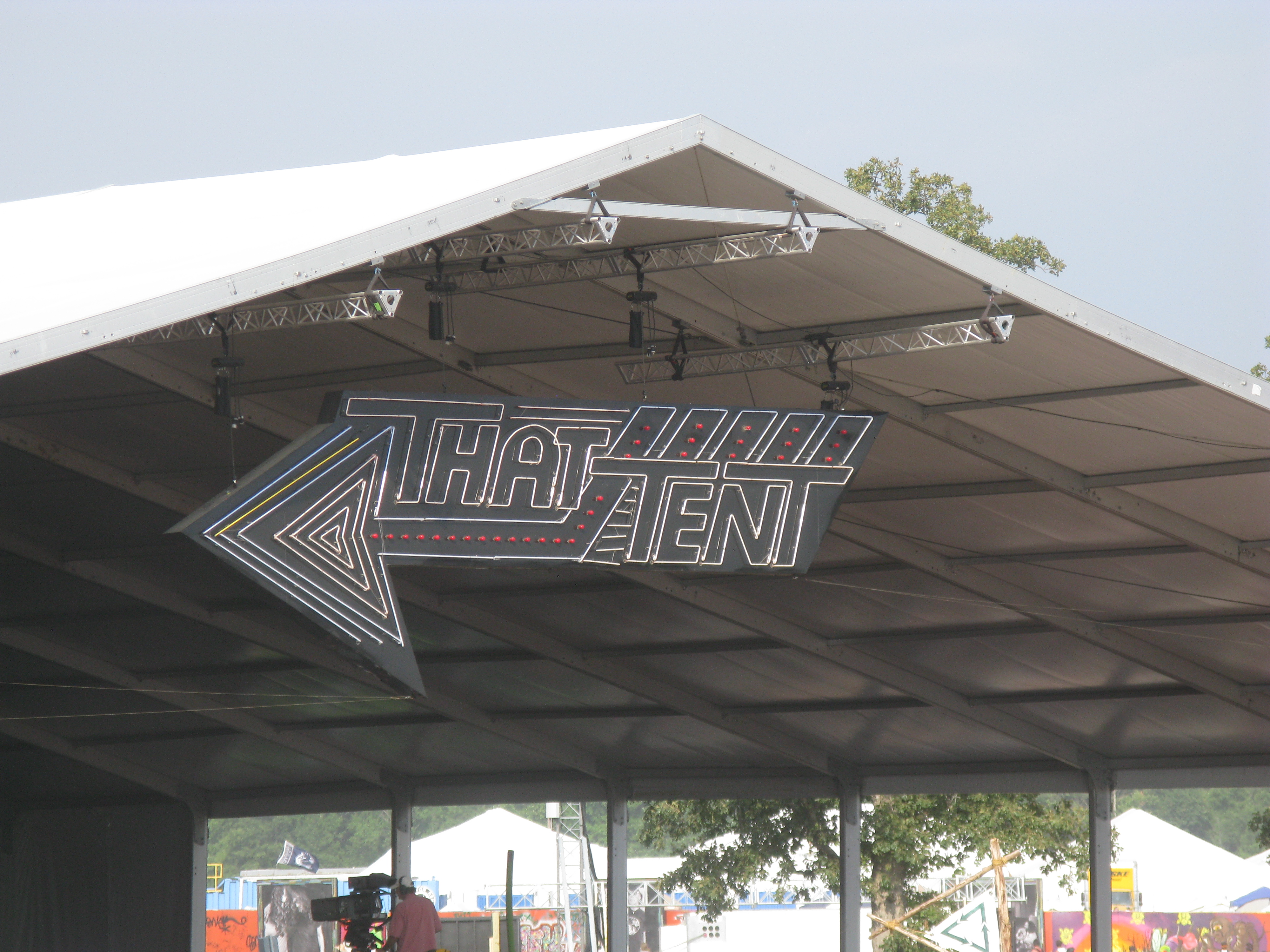 BruceHornsbyAndTheNoisemakers2011-06-12BonnarooManchesterTN (1).JPG